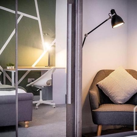 Beautiful 5 Bedroom Home In The City Centre With Gated Parking バーミンガム エクステリア 写真