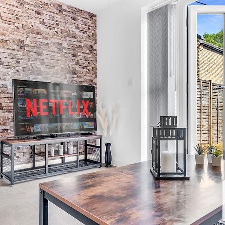 Beautiful 5 Bedroom Home In The City Centre With Gated Parking バーミンガム エクステリア 写真