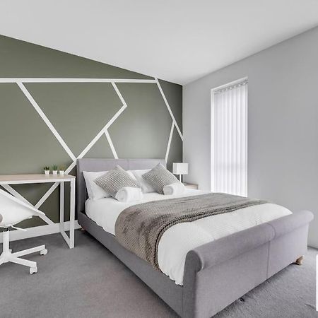 Beautiful 5 Bedroom Home In The City Centre With Gated Parking バーミンガム エクステリア 写真