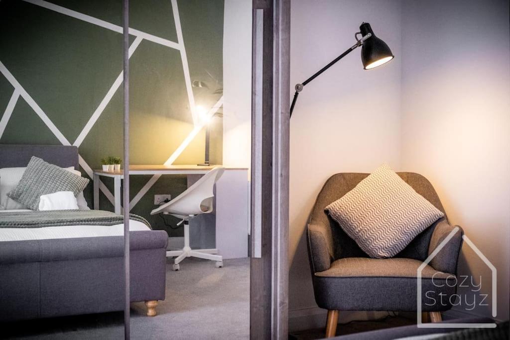 Beautiful 5 Bedroom Home In The City Centre With Gated Parking バーミンガム エクステリア 写真