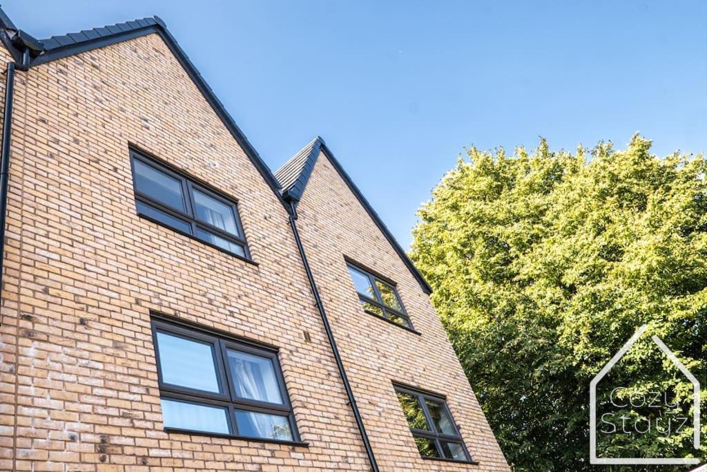 Beautiful 5 Bedroom Home In The City Centre With Gated Parking バーミンガム エクステリア 写真