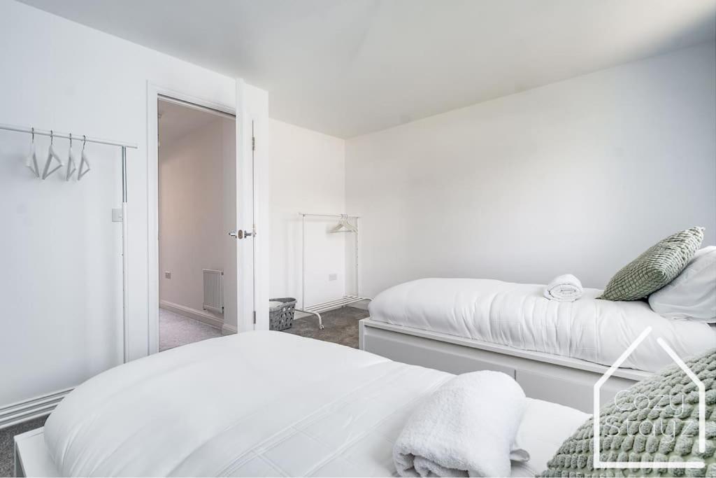 Beautiful 5 Bedroom Home In The City Centre With Gated Parking バーミンガム エクステリア 写真