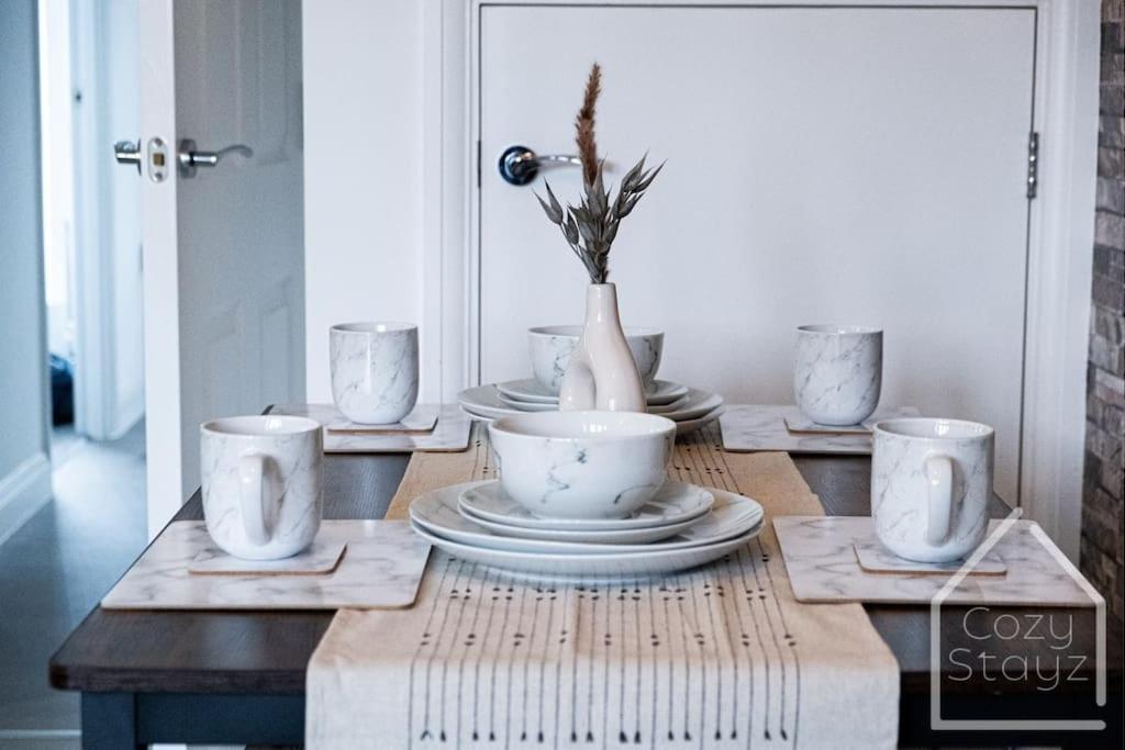 Beautiful 5 Bedroom Home In The City Centre With Gated Parking バーミンガム エクステリア 写真