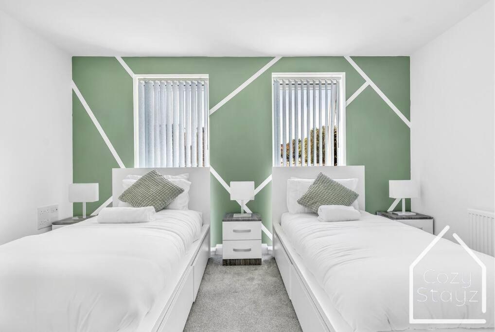 Beautiful 5 Bedroom Home In The City Centre With Gated Parking バーミンガム エクステリア 写真
