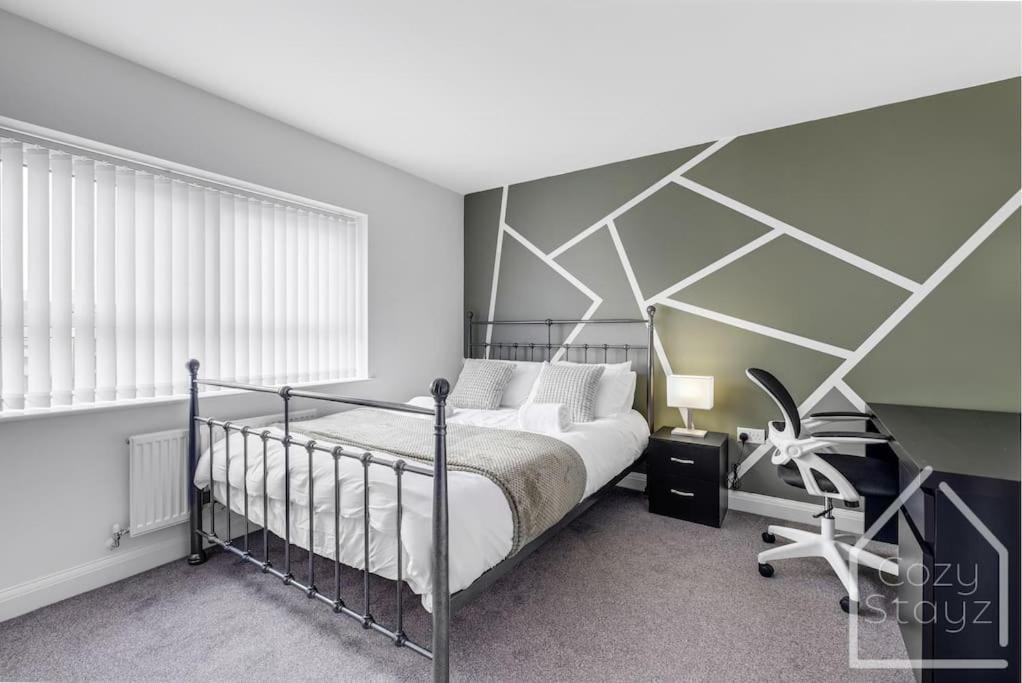Beautiful 5 Bedroom Home In The City Centre With Gated Parking バーミンガム エクステリア 写真