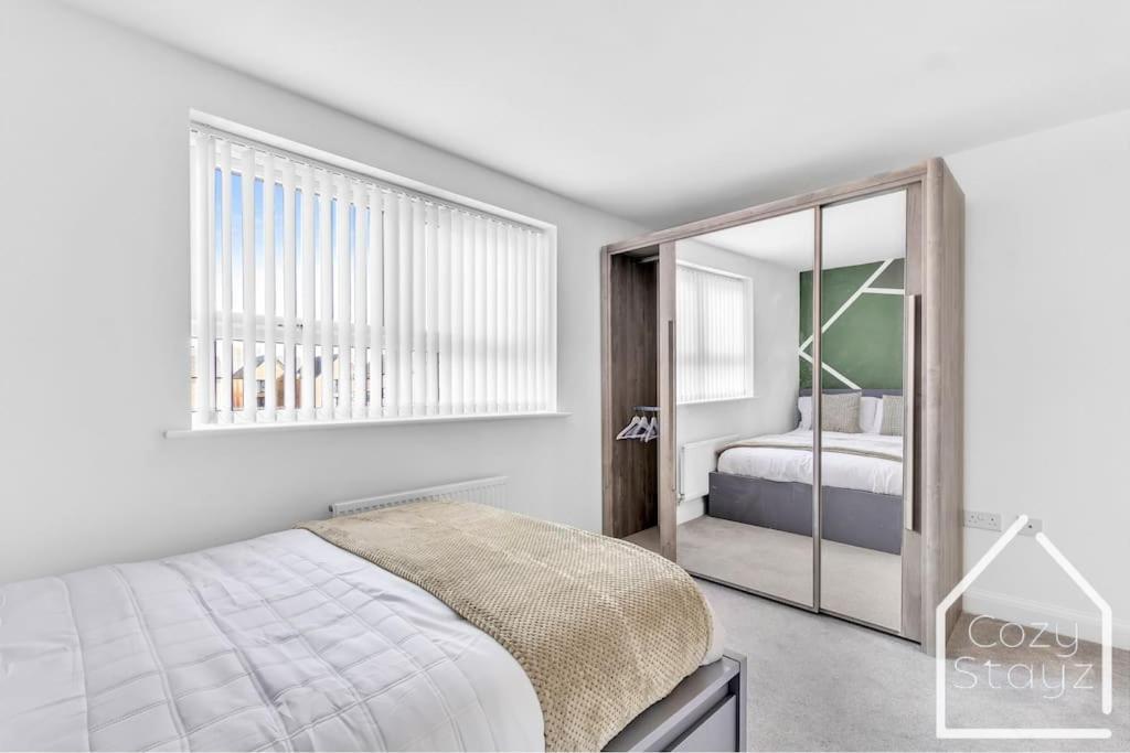 Beautiful 5 Bedroom Home In The City Centre With Gated Parking バーミンガム エクステリア 写真