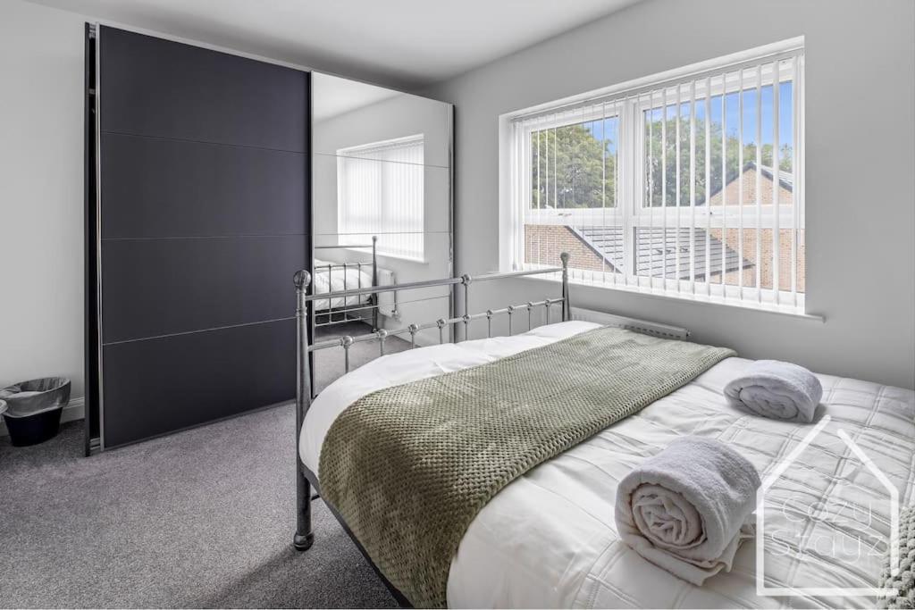Beautiful 5 Bedroom Home In The City Centre With Gated Parking バーミンガム エクステリア 写真